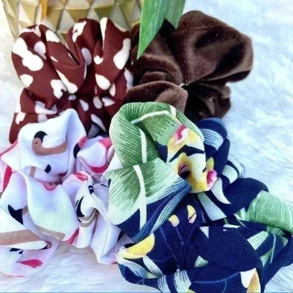 Tropical‎ Getaway (4) Themed M/L Scrunchies